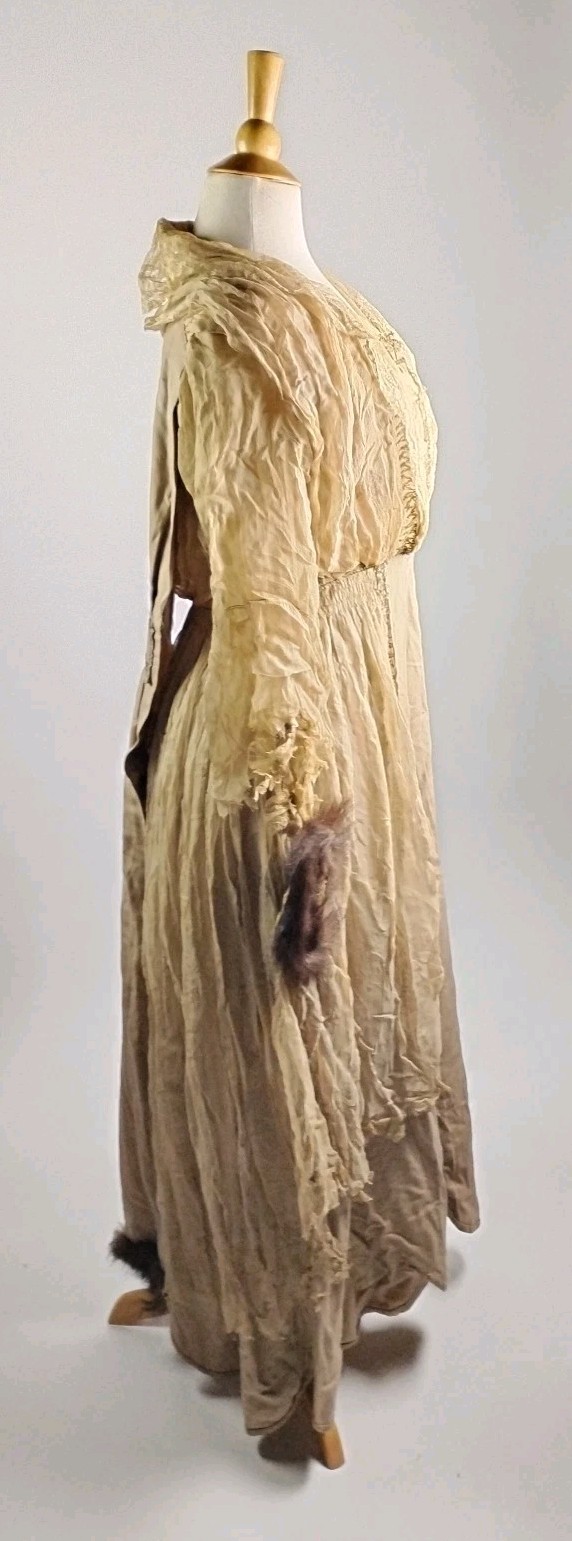 Antique Edwardian Ivory Wool & Lace Tea Gown Dress c.1905–1915