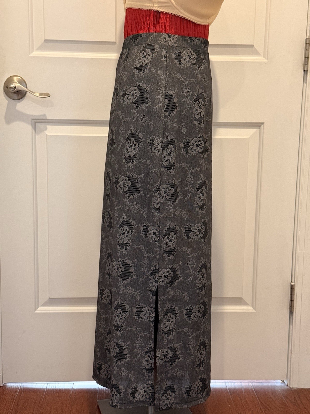 Women’s 2000’s Impressions Of California Size L Black Lace Print Maxi Skirt
