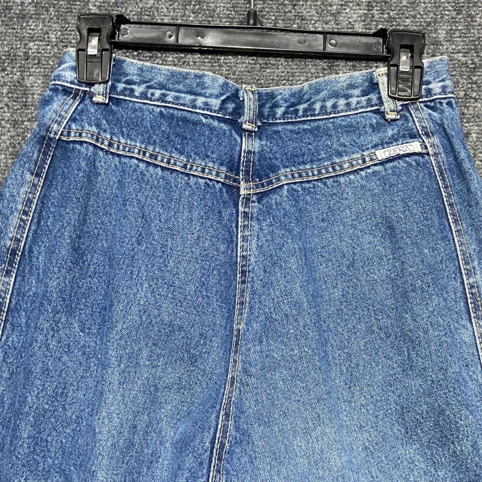 Zena Vintage High Waisted Pleated Tapered Jeans Medium Wash Made in USA Size 10