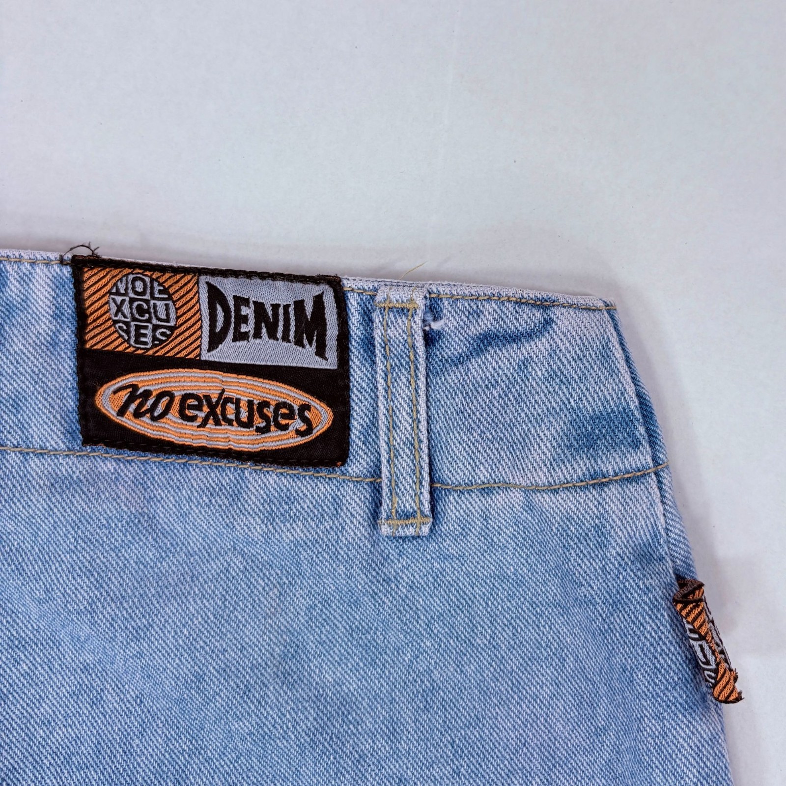 Vintage No Excuse Y2K Women’s Light Wash No Pocket O Ring Zipper Denim Jeans 30″