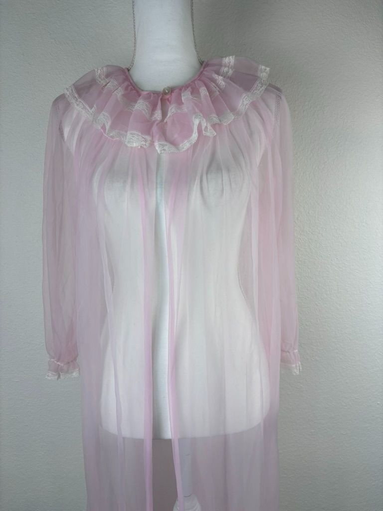 Vintage 1970’s women’s pink sheer robe nightdress overlay lingerie ruffle