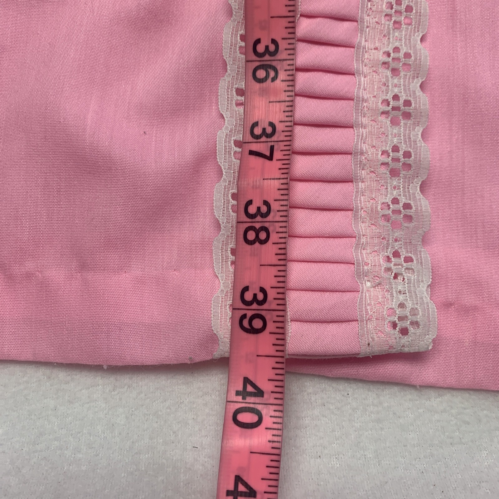 Vintage Dan-Ellen Pink House Coat Snaps Sz Medium Lace Trim EXCELLENT CONDITION