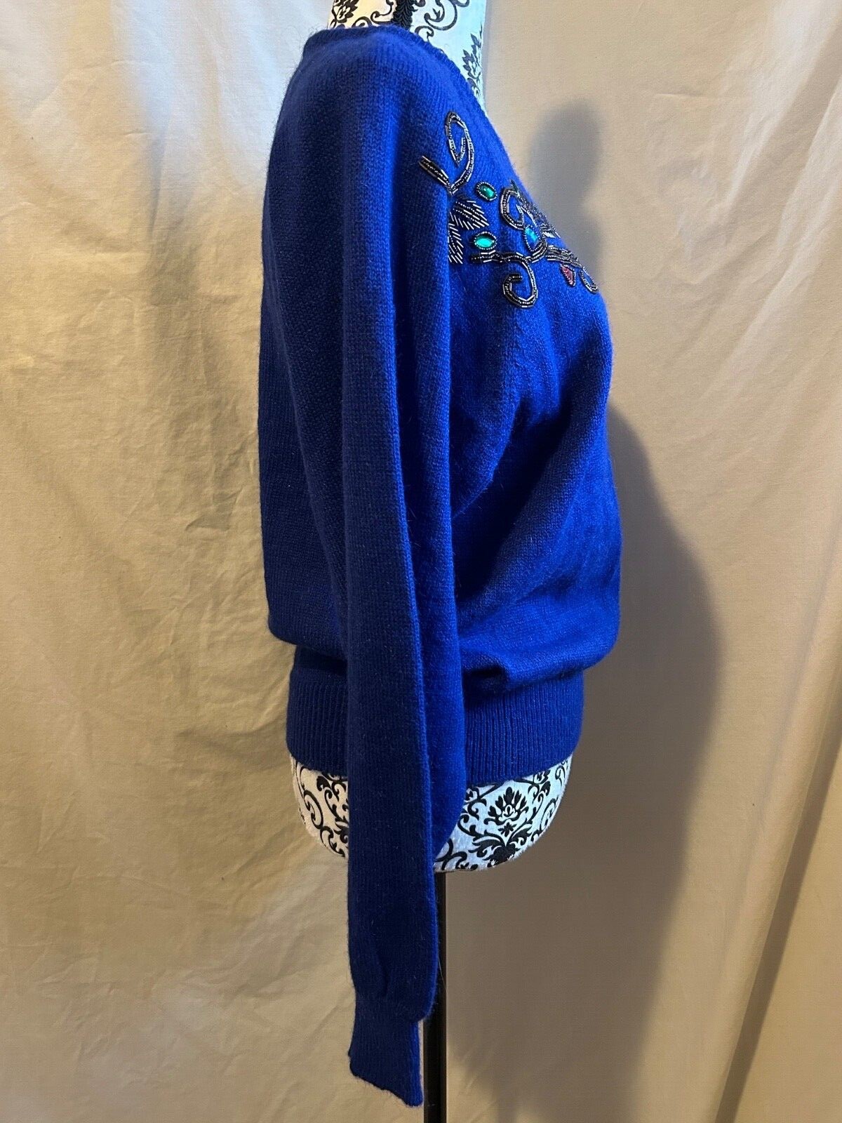 Vintage Carriage Court Women’s Medium Sweater Retro 80s Beaded Rhinestones Royal