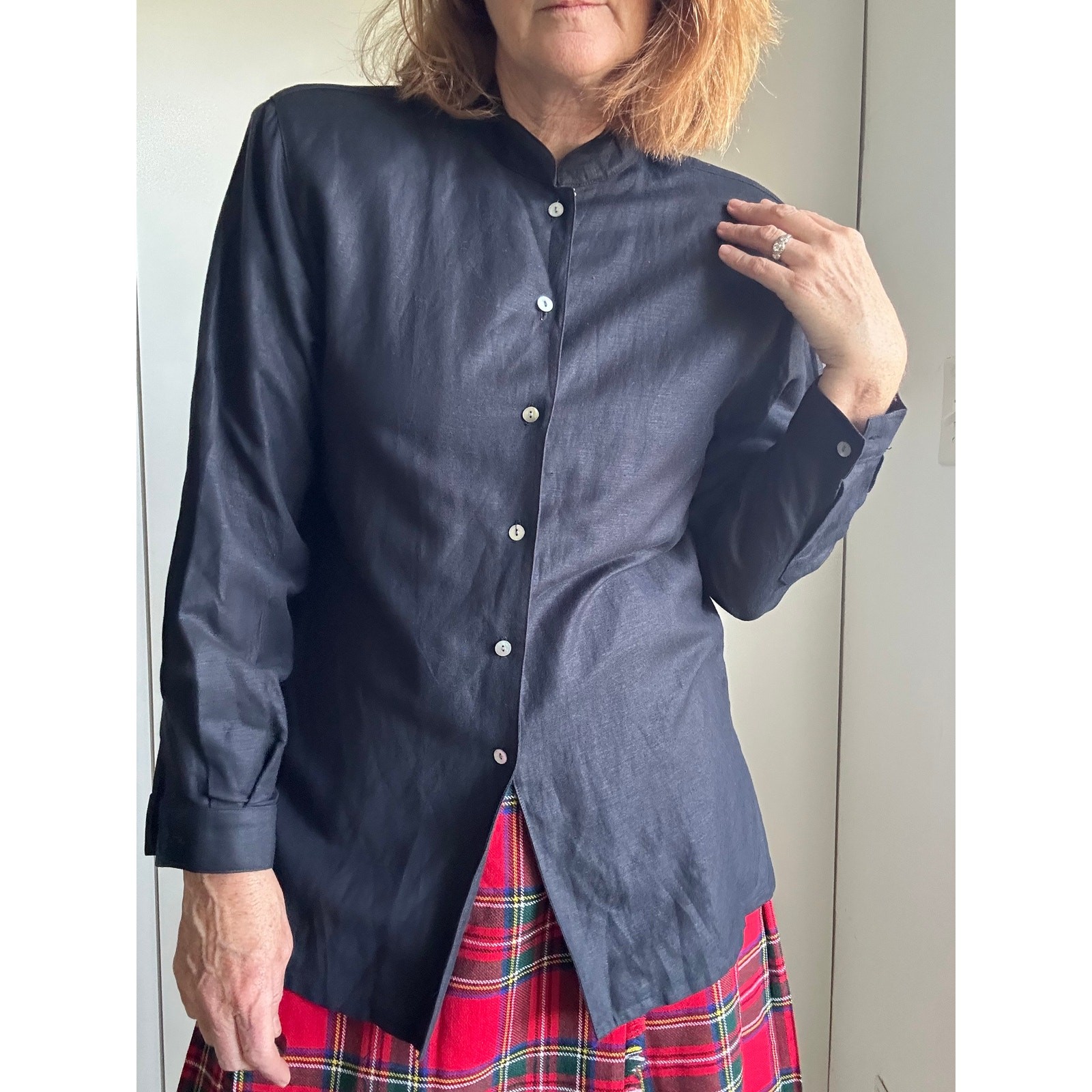 Womens 90s Linen Blouse/Button up Classic Closet Staple Minimalist Timeless Look