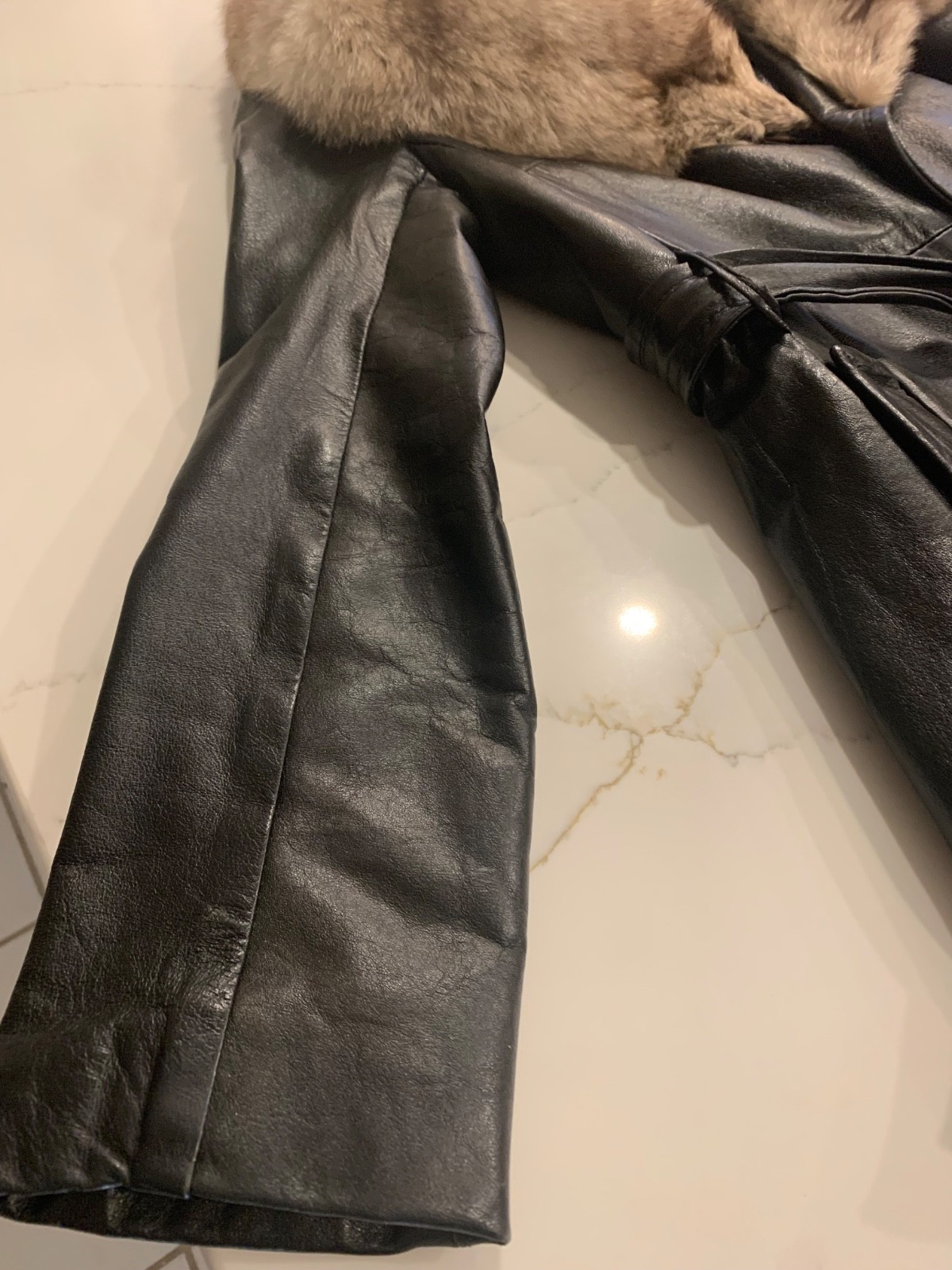 Vintage Black Leather Coat w Fox Fur Collar Timeless Luxury Mob Wife Classic