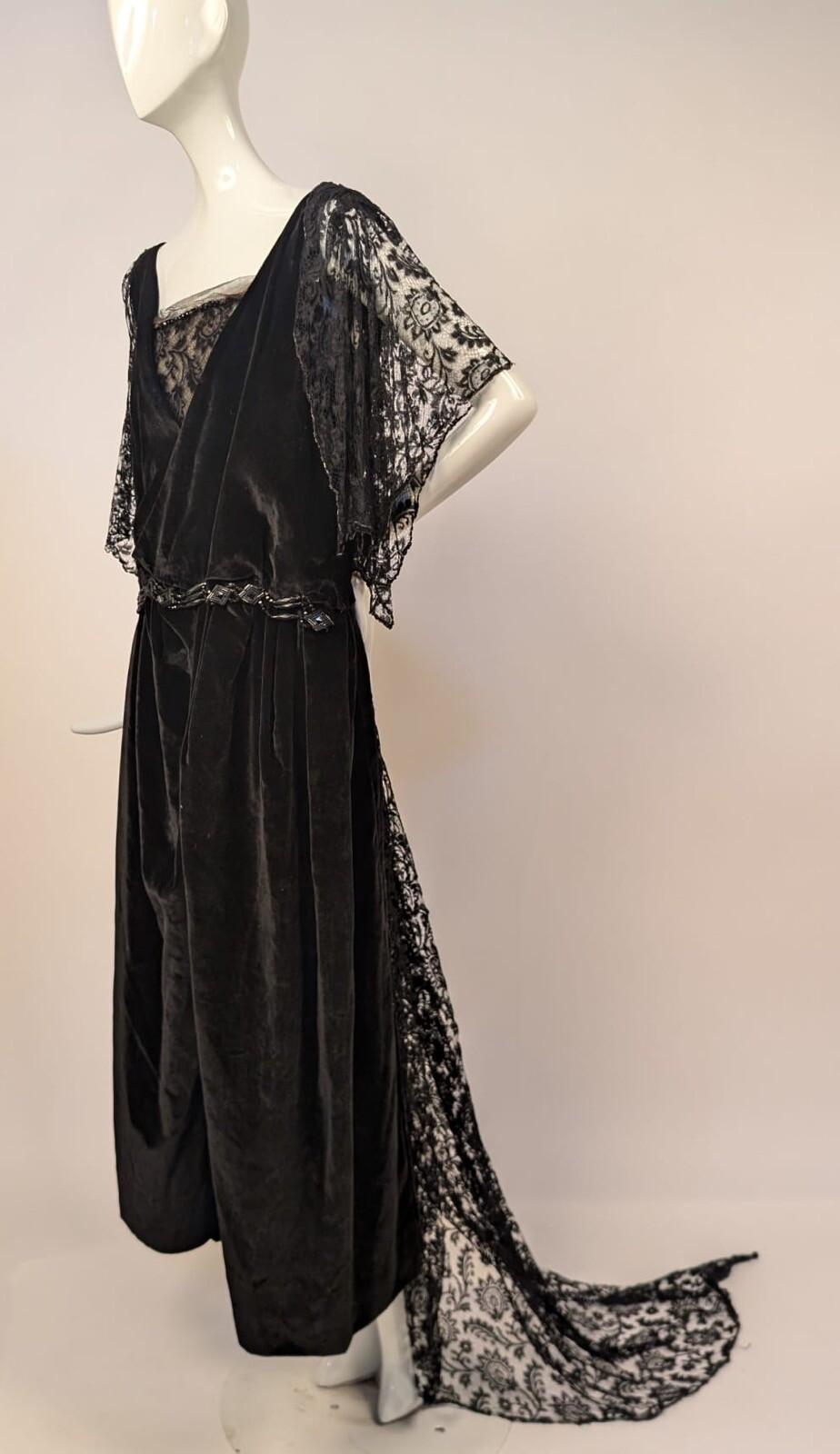 EDWARDIAN BLACK VELVET + LACE EVENING DRESS W JET BELTING + LONG LACE TRAIN
