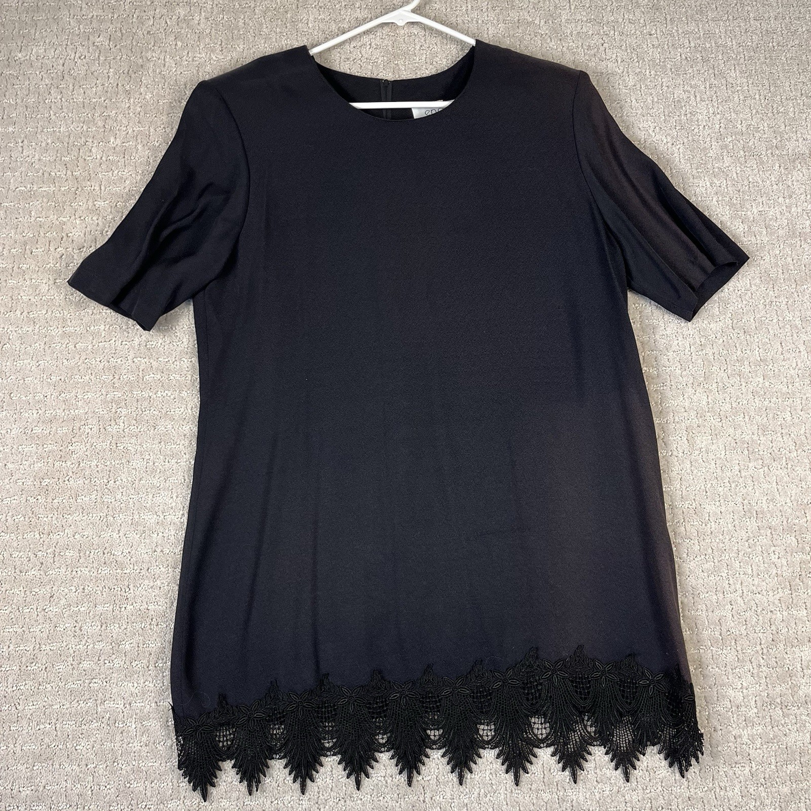 Enge Collection Women’s Top Size 12 USA VTG Black 1/2 Zip Back Hem Appliqué