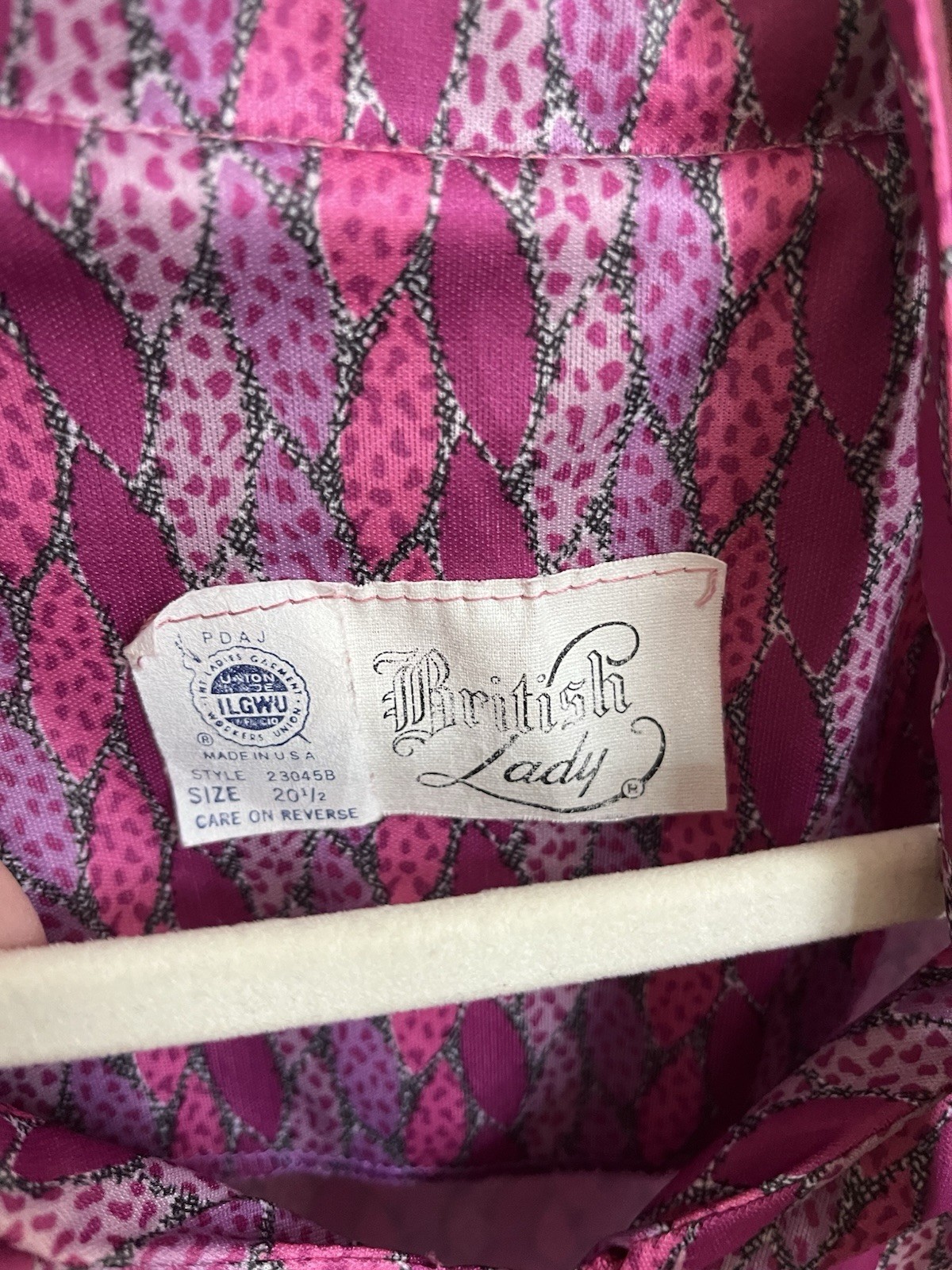 British Lady Vintage 1970s Pink Patterned Robe Size 20 1/2 Purple Black
