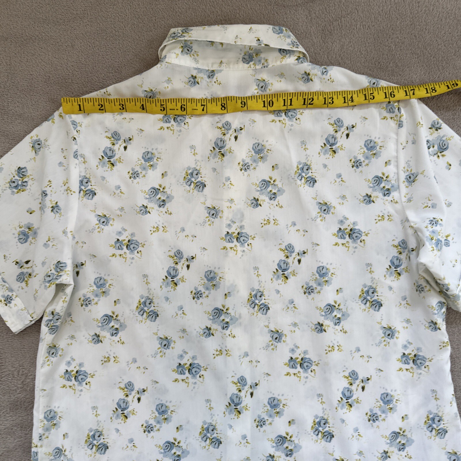 Vintage Miller’s Top Blouse Size 12 White Blue Roses Button Up Short Sleeve