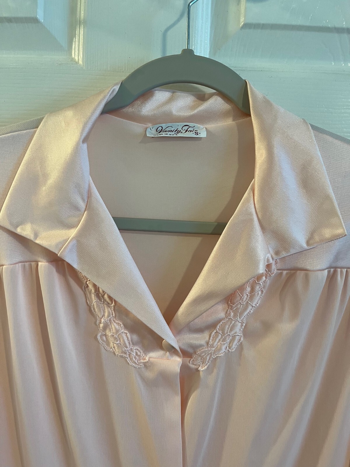 Vanity Fair Blush Pink Nylon Negligee – Size Small – Made in the USA Vintage