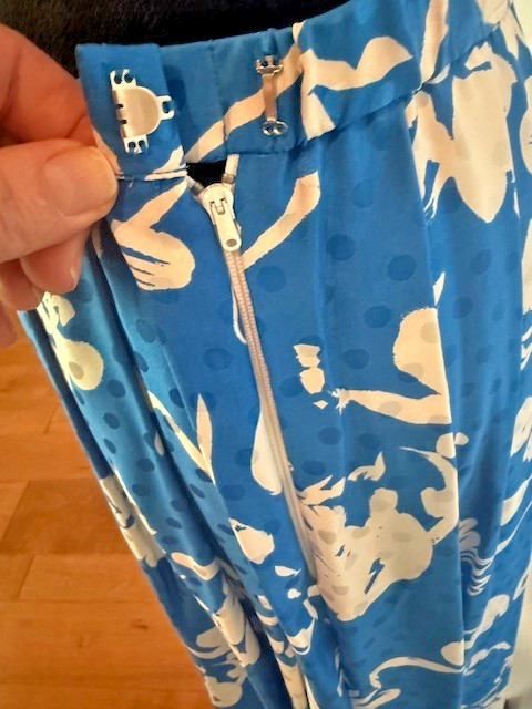VINTAGE MAGGY LONDON SILK BLUE AND WHITE FLORAL OUTFIT SKIRT JACKET SIZE M 8