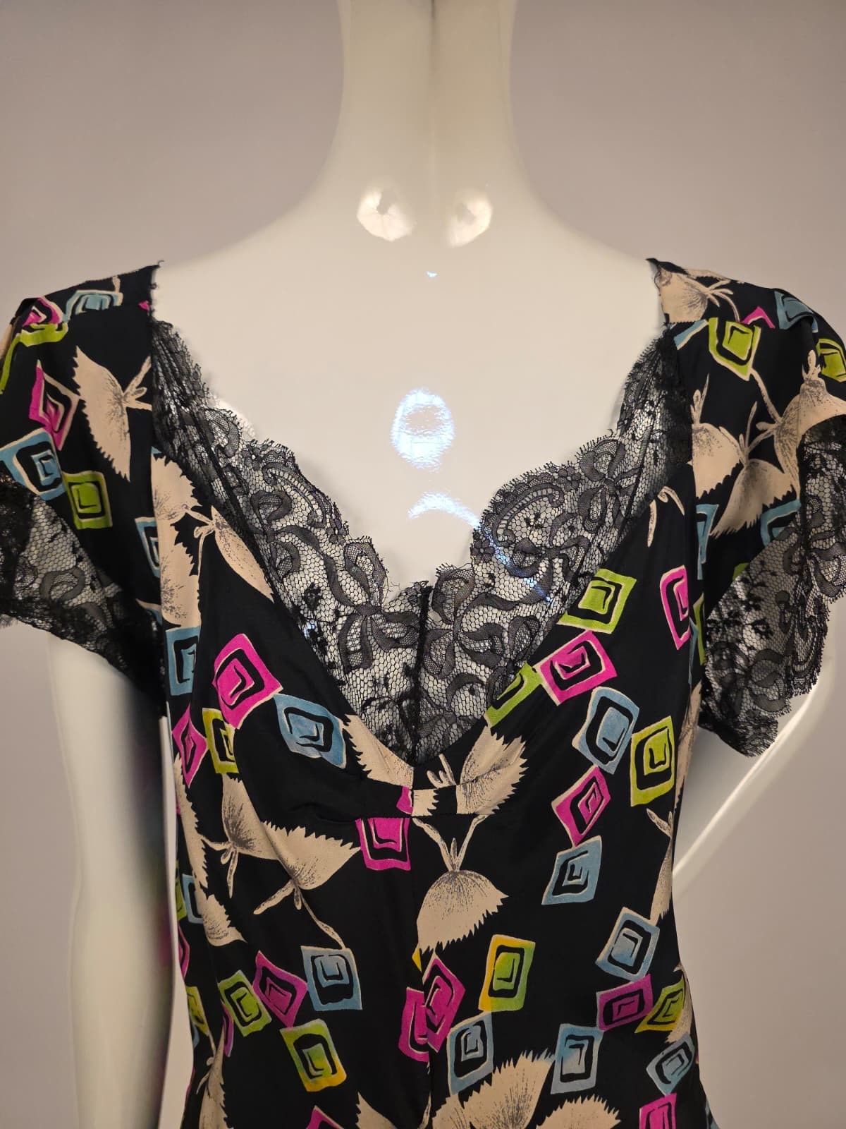 UNIQUE VINTAGE 1940’S BALLERINA PRINT SILK DRESS W SILK CHANTILLY LACE TRIM