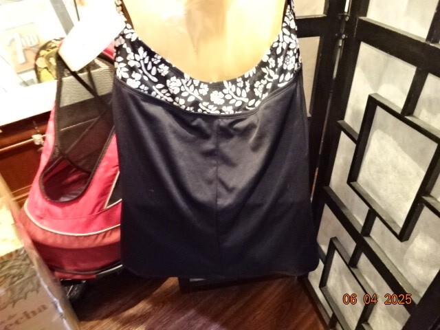 WHITE STAG HALTER SWIMSUIT (XL 16/18) Blk/White Floral Padded Bra 1-Piece NWT