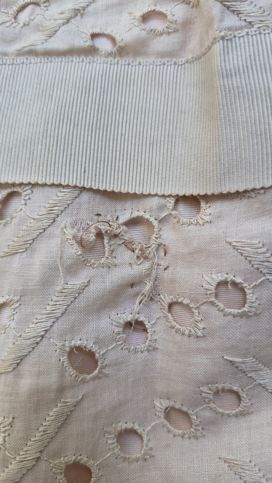 Vintage 1950s Eyelet Embroidered Dress with Grossgrain Ribbon Trim – Size M