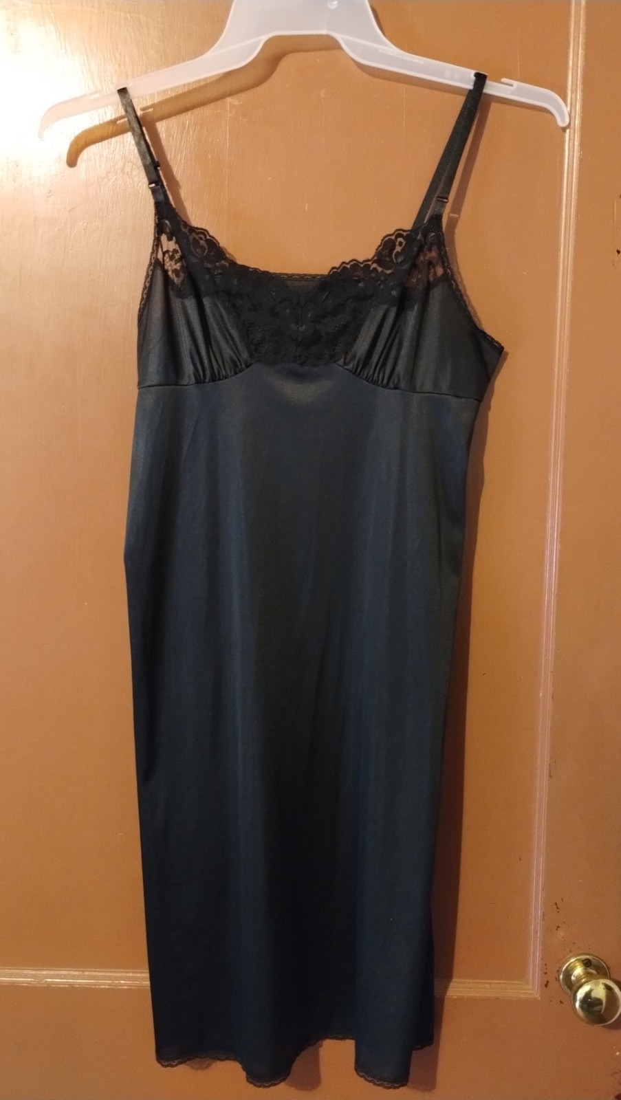 VINTAGE NYLON BLACK VASSARETTE FULL SLIP-35 INCH BUST STYLE 10-105