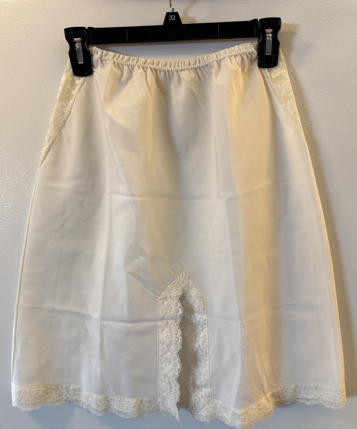 Barbizon Petti Pert Tafredda Lace Half Slip Sz Med Short White Lingerie 9” Slit