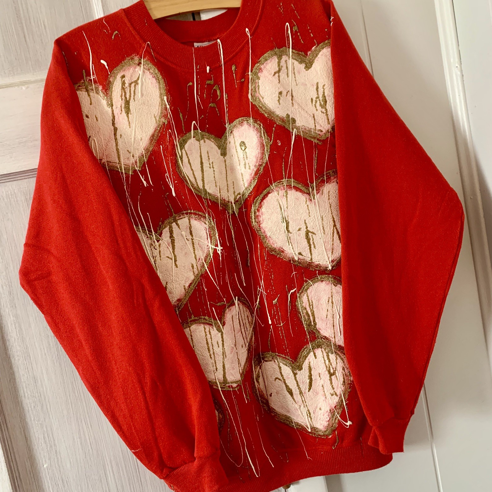 Vintage Valentine’s Day Red Sweatshirt with painted hearts gold paint spatter L