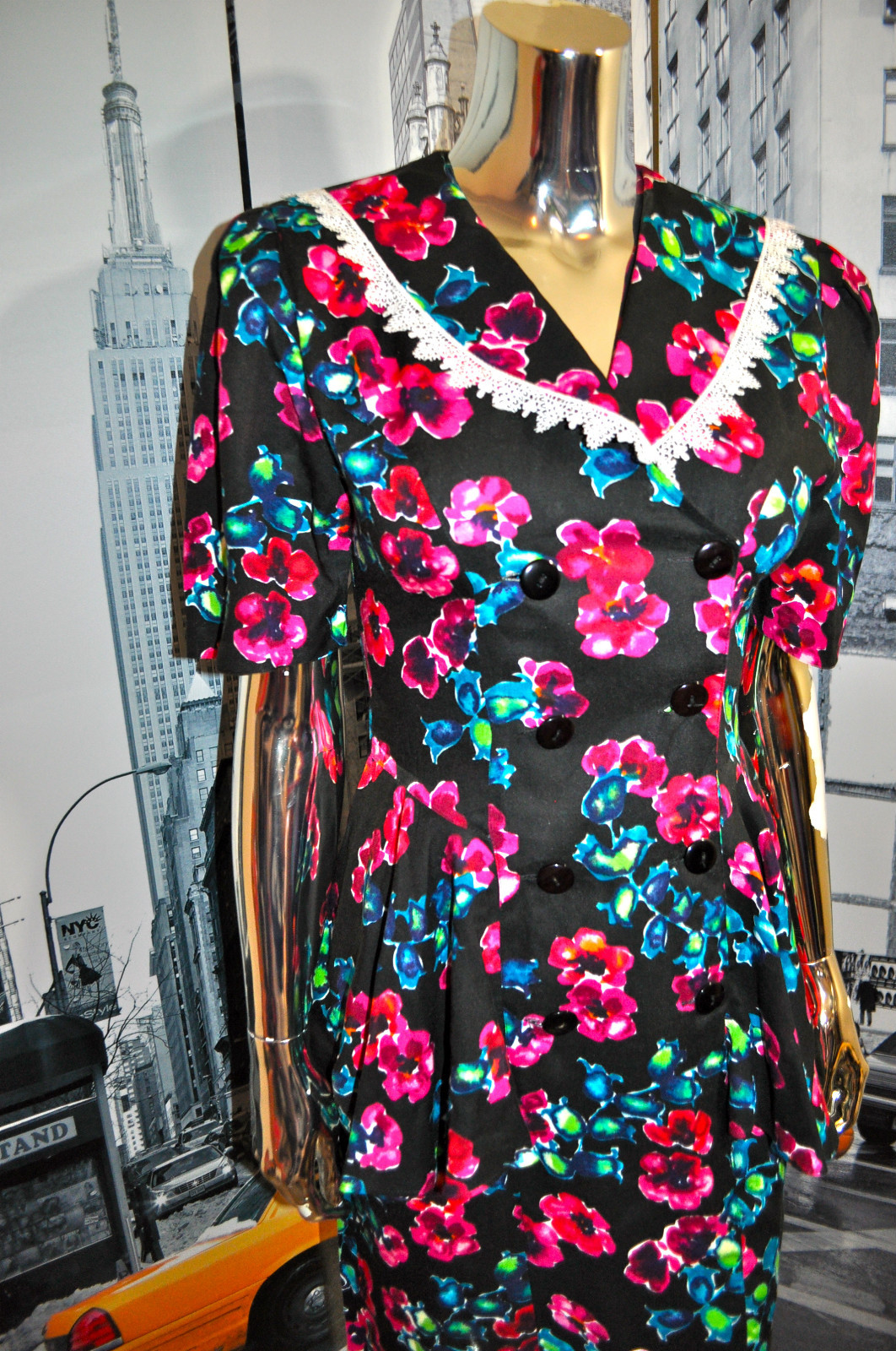 VINTAGE 80’S BOLD SHOULDERS BRIGHT MULTI FLORAL PEPLUM DRESS SIZE 3/4