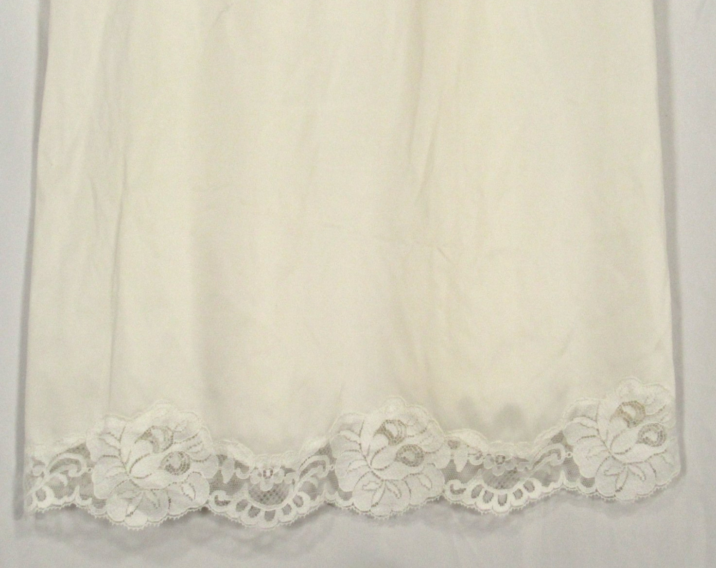 VTG VANITY FAIR Ivory FLORAL LACE TRIM Adjustable TAFREDDA NOISY Full Slip Sz 36