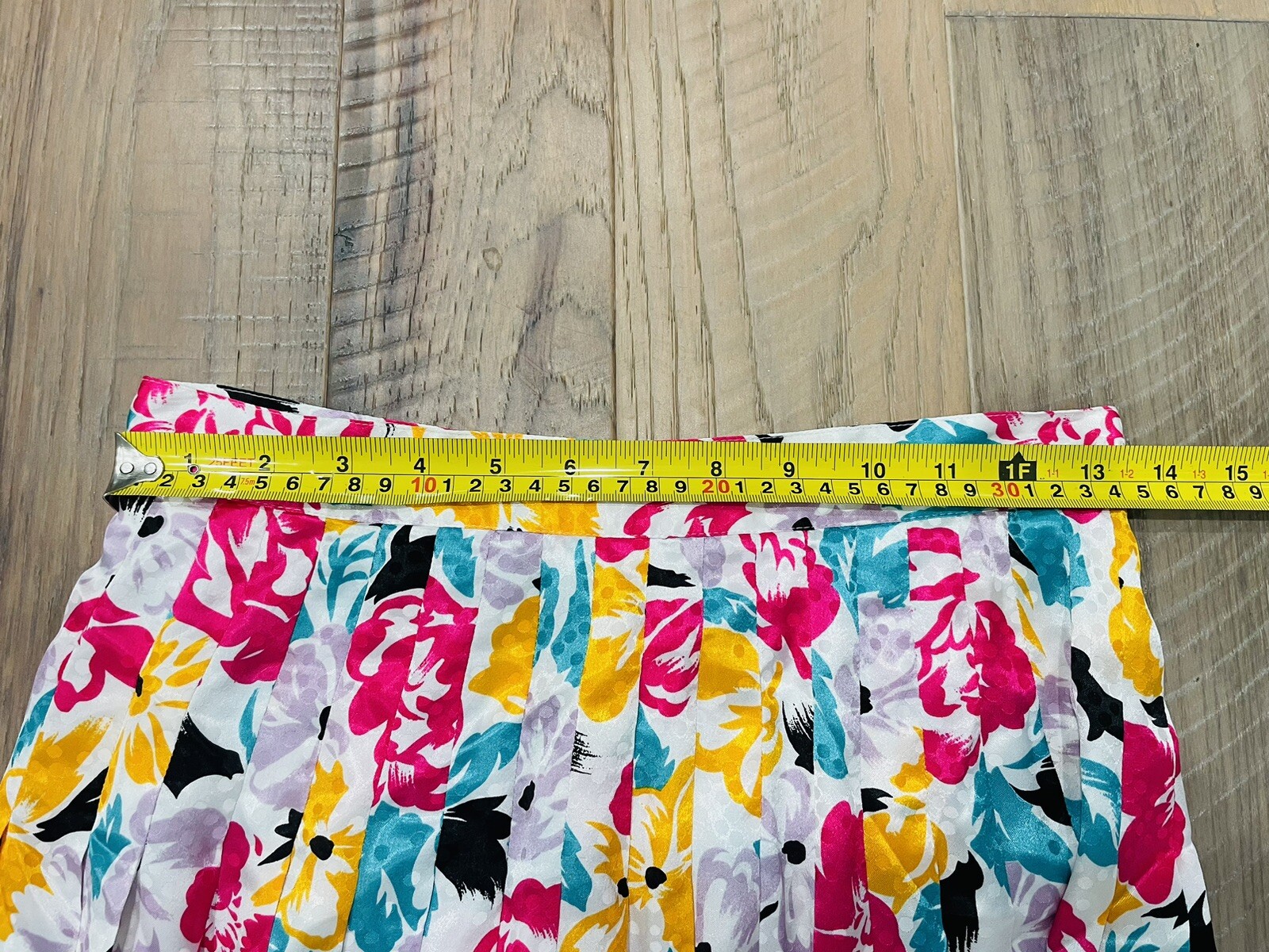 Halston III Vintage Midi Pleated Skirt Size 8 Colorful Floral Artsy Spring