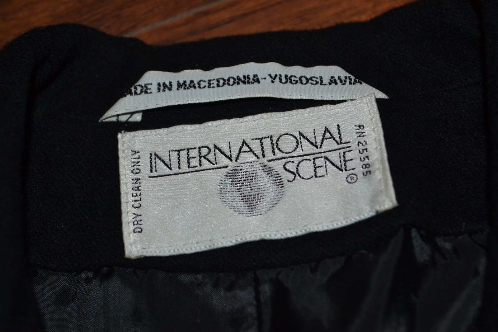 B17- INTERNATIONAL SCENE Black Wool/Nylon/Cashmere Blazer/Coat Size 5/6