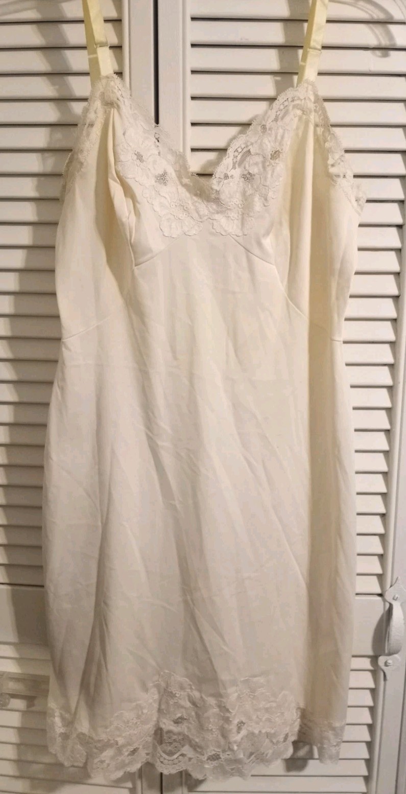 Vintage Shadowline Full Slip Dress Women Sz 32 Short Ivory Lace Trim Rosebuds