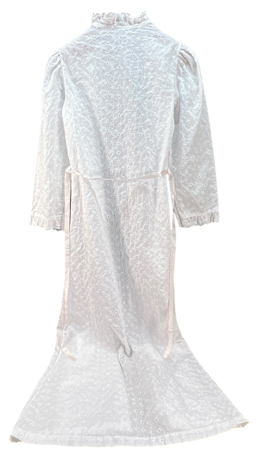 Night Flowers Vtg eyelet Tie Robe Women’s S Ruffled Collar Long Granny Core USA