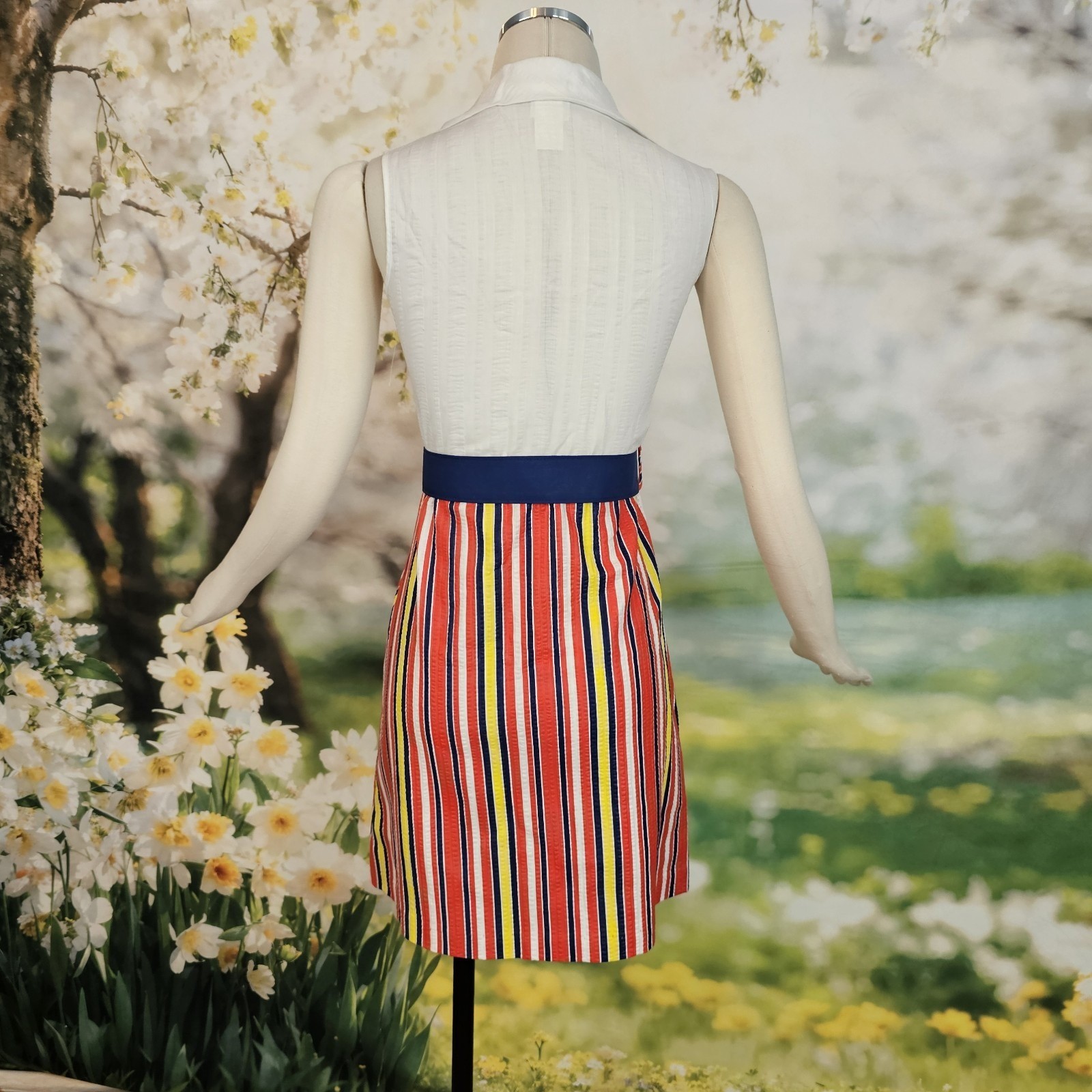 Vintage 1970s Dress Sleeveless Minidress White Button Up Pointed Collar Striped