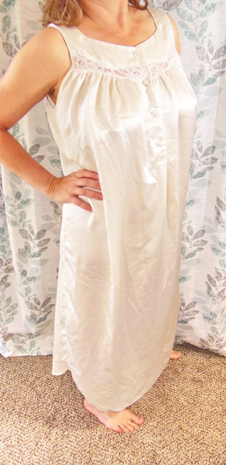 GRACIE BISHOP LACY CREAMY WHITE SATIN BUTTONED COLLAR LONG NIGHTGOWN M L EUC