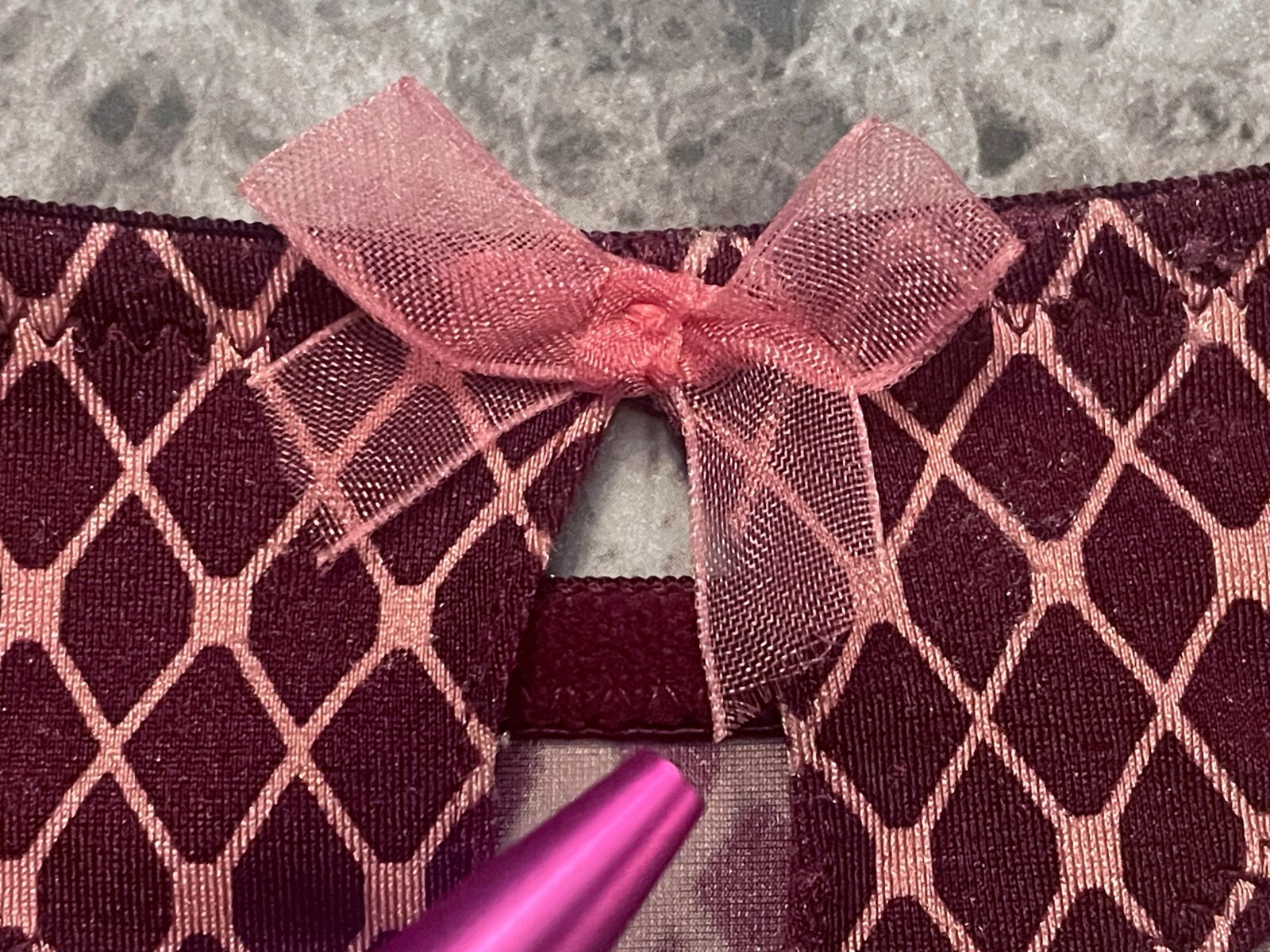 VICTORIA’S SECRET SEXY LITTLE THINGS L SMOOTH KEYHOLE VINTAGE RARE THONG PANTIES