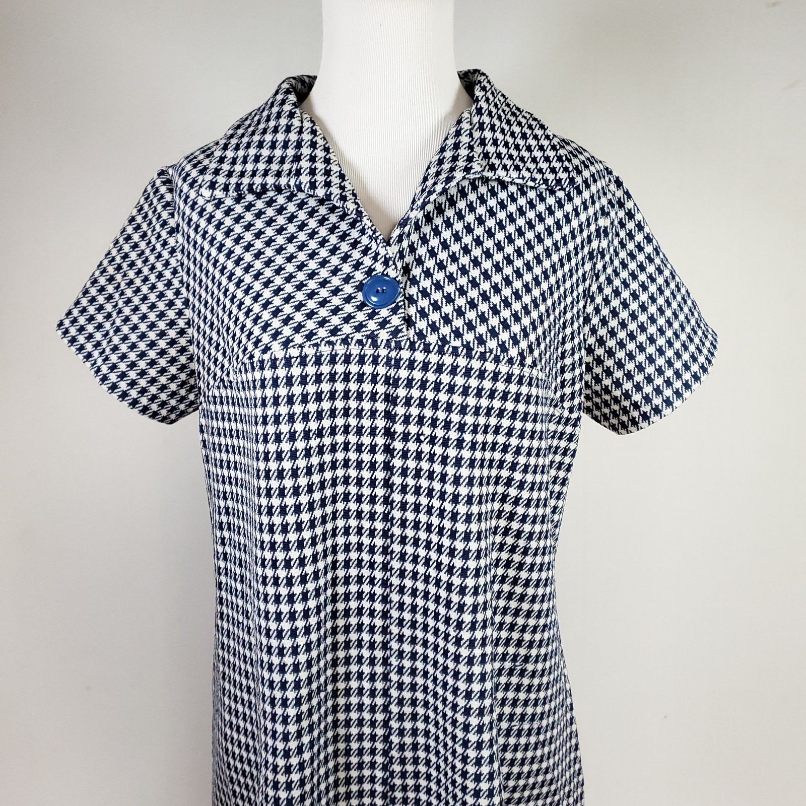 Vintage 1970s Retro BlueWhite Geometric Print Shift Shirt Dress Short Sleeve M