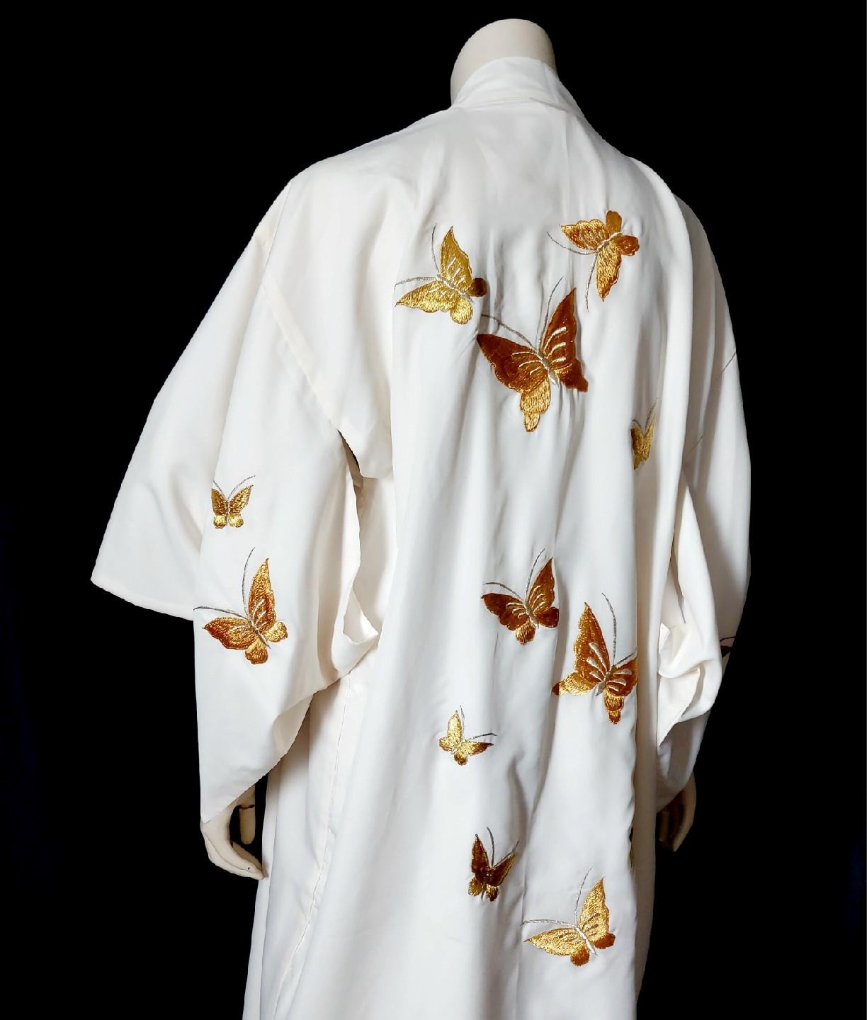 GOLD BUTTERFLY EMBROIDERED Ichiban Vintage CREAM DRESSING GOWN ROBE KIMONO
