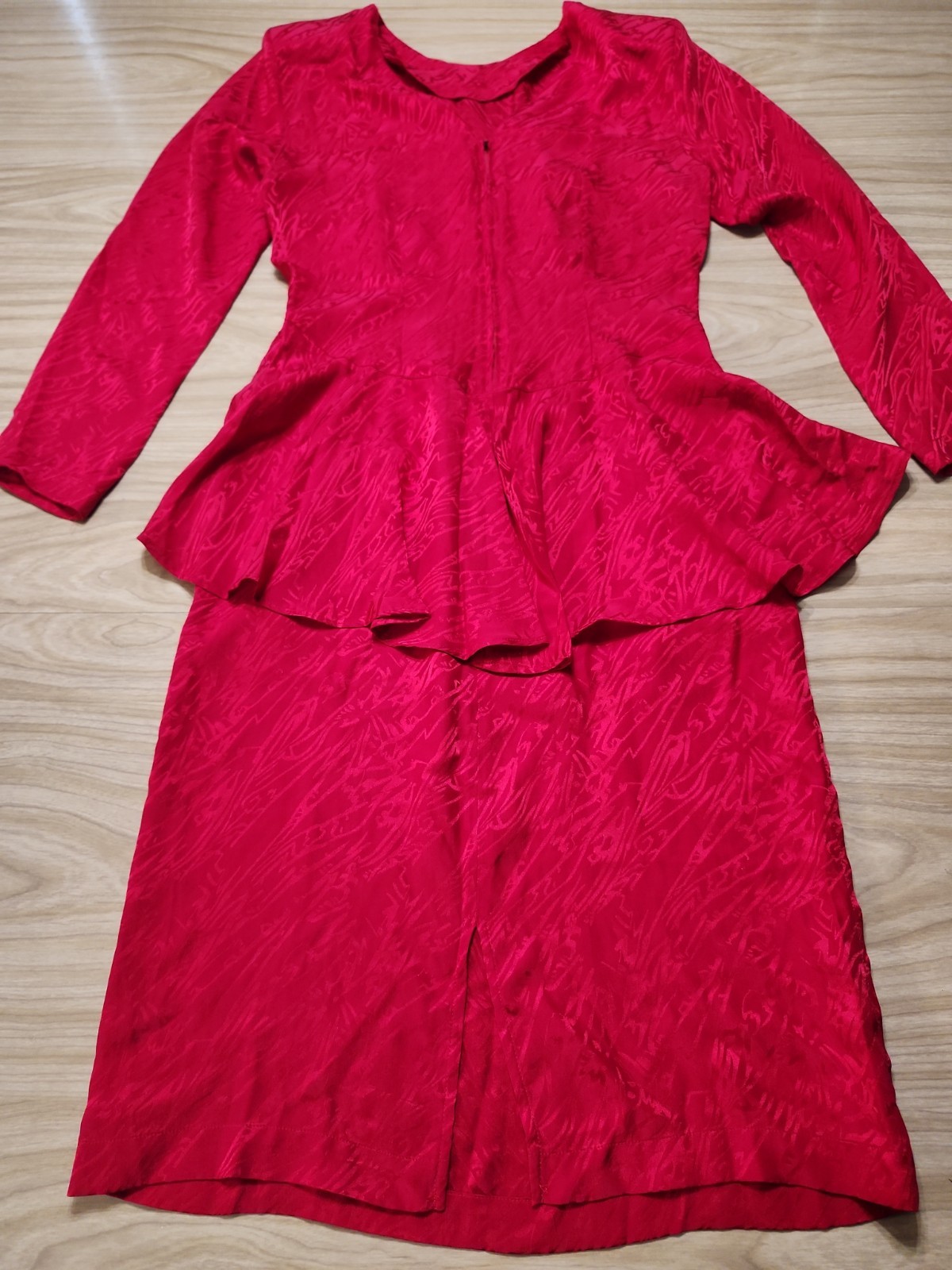 Vintage Ambria Dress 100% Silk Size 6 Peplum Zipper Back Long Sleeves V Back