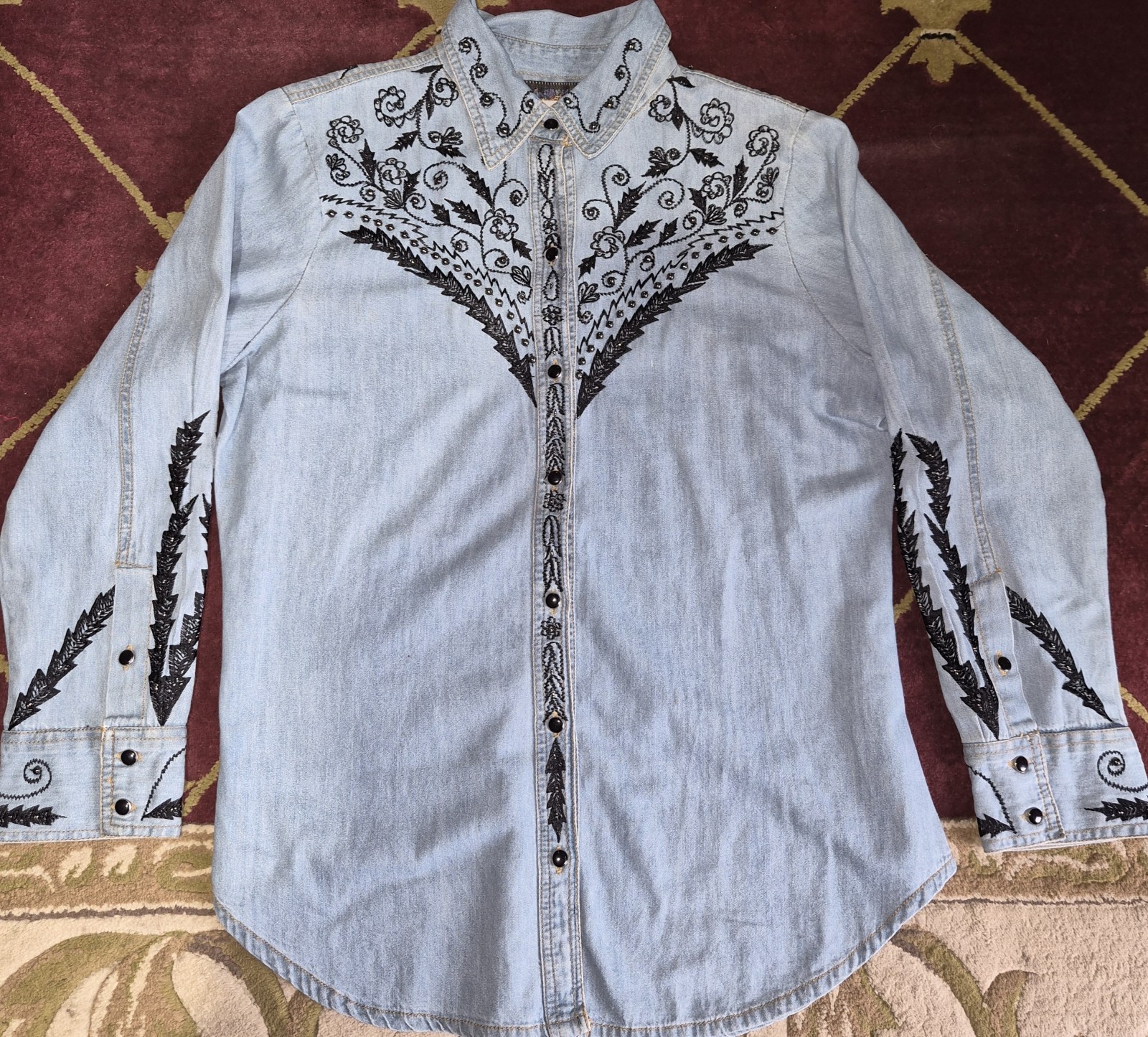 Vintage Collection Western Shirt, Embroidered and Beaded. Size SMALL. No Flaws.