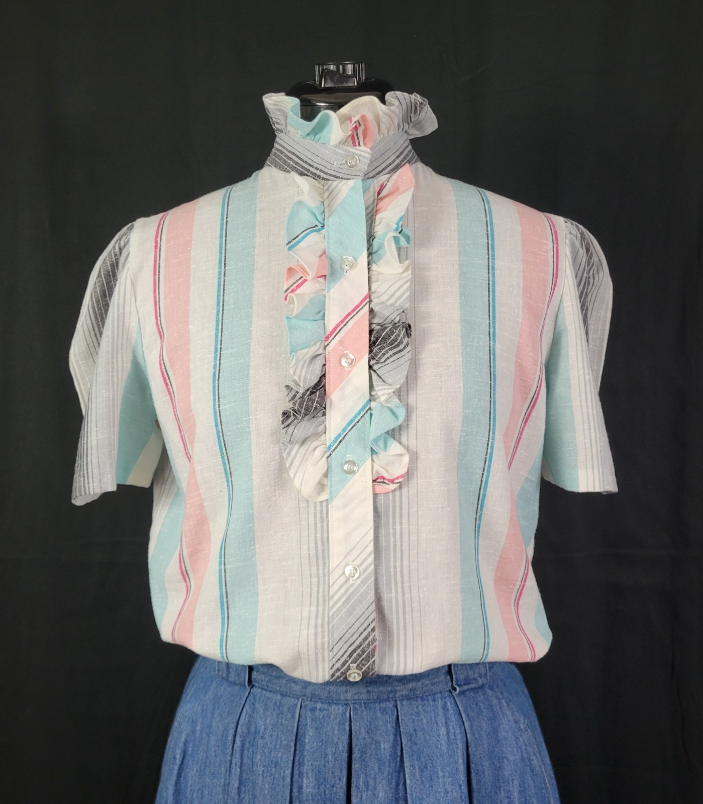 Vtg Lucky Winner White/Blue/Pink/Grey Striped S/S Top w Ruffled Collar Size M?