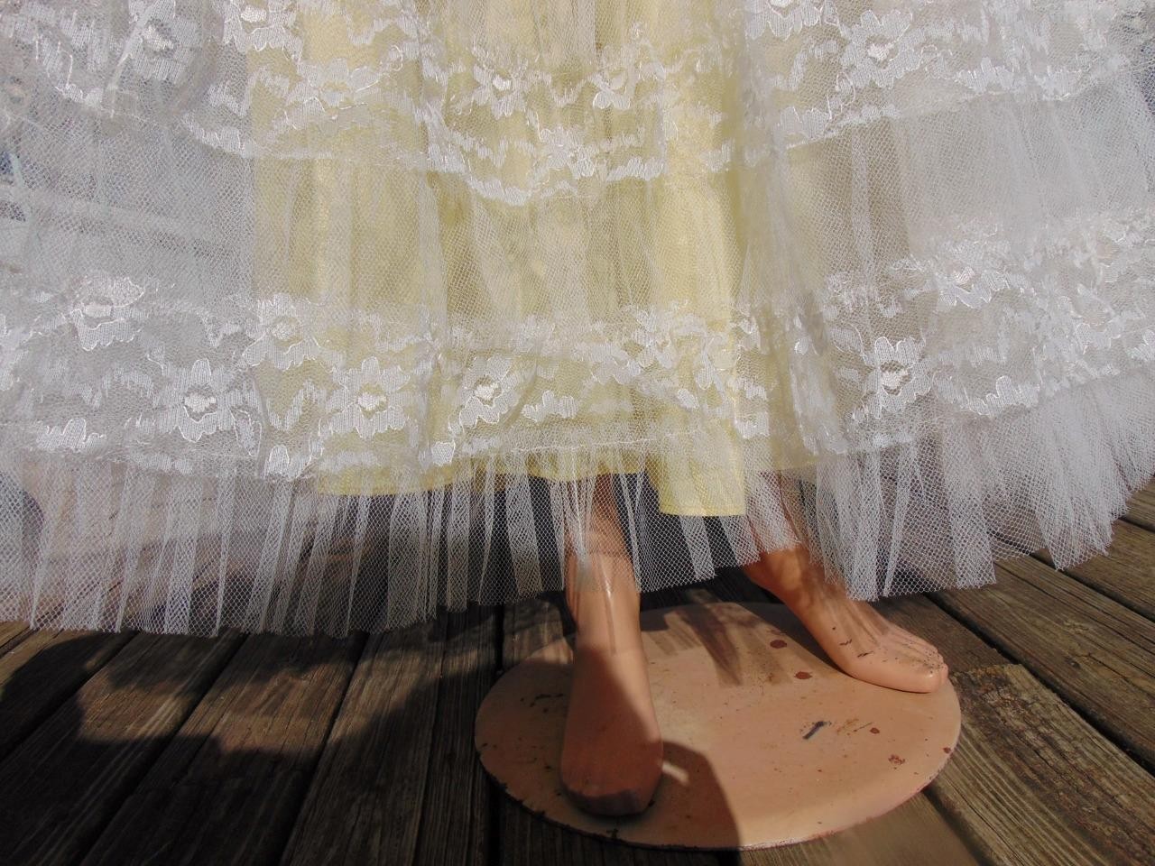 VTG 50s White & Yellow Tulle Chantilly Lace Strapless Prom Dress 24W