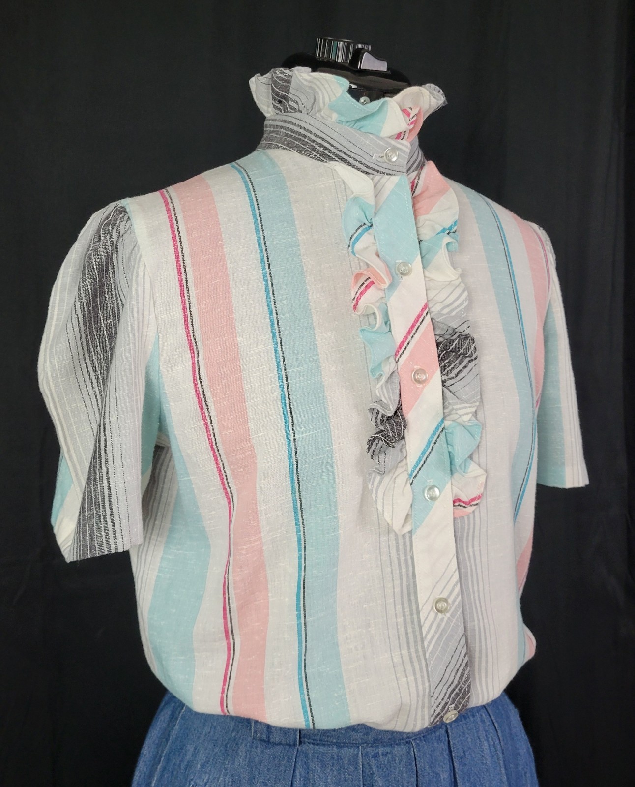 Vtg Lucky Winner White/Blue/Pink/Grey Striped S/S Top w Ruffled Collar Size M?