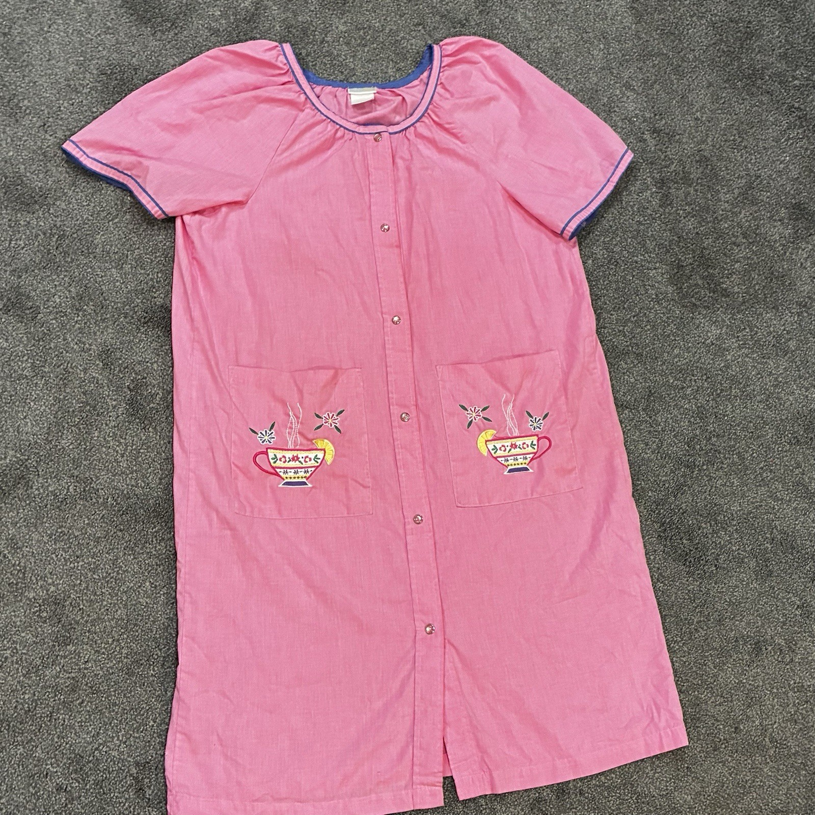 Vintage Pink Mumu Embroidered Tea Cup 1960s Sz Small Duster Housecoat Granny