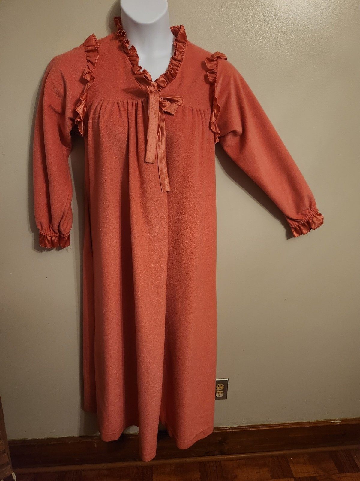 Vintage Donna Richard For Gilligan O’Malley Rose Pink Ruffle Robe Petite