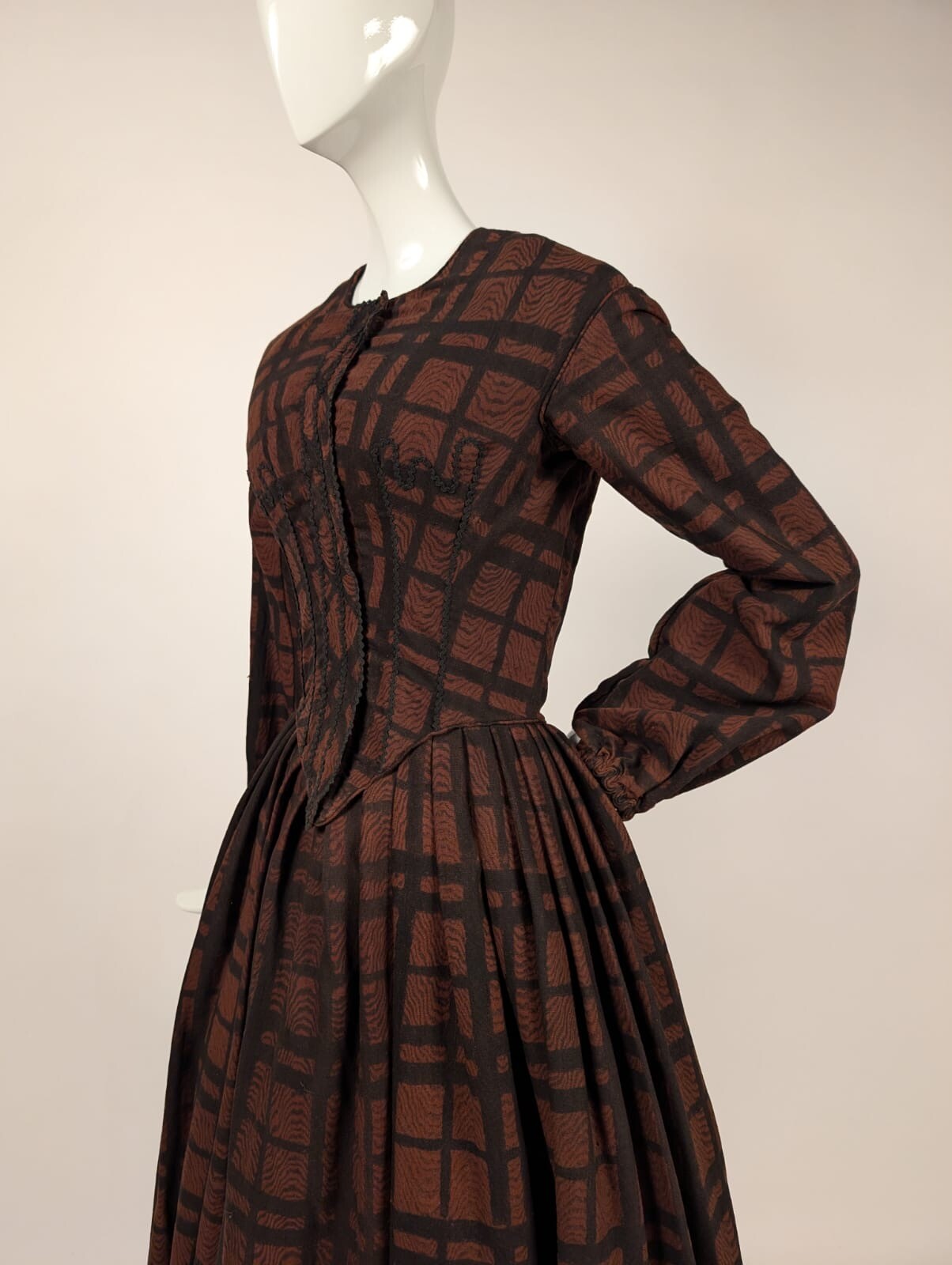 UNUSUAL LINEN WOOL WOOD GRAIN WINDOWPANE 1840’S WINTER WEIGHT DRESS W PLEAT CUFF
