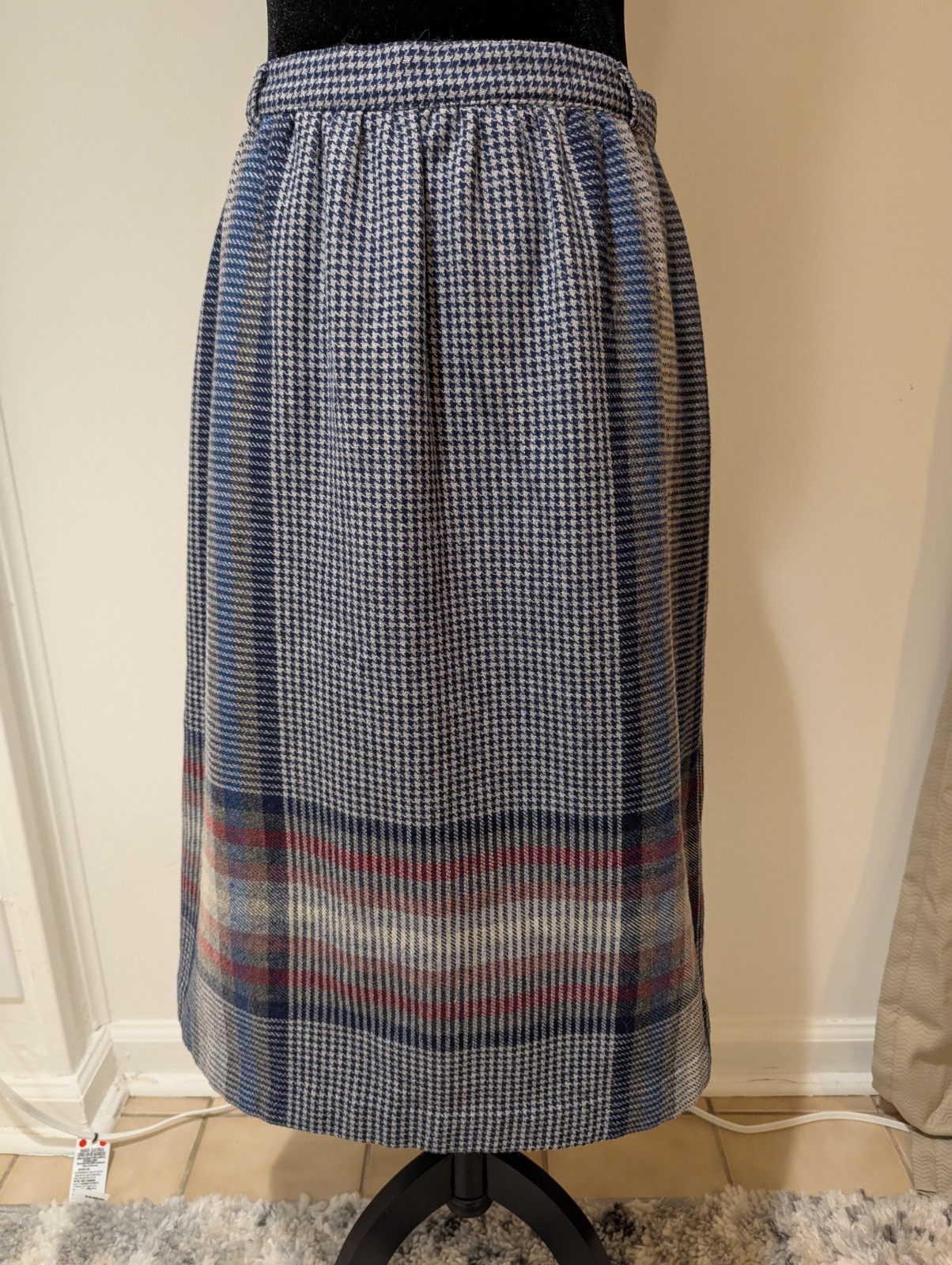 Vintage 1970s Panther ILGWU Womens Blue Grey Red Skirt Wool Poly Blend Medium