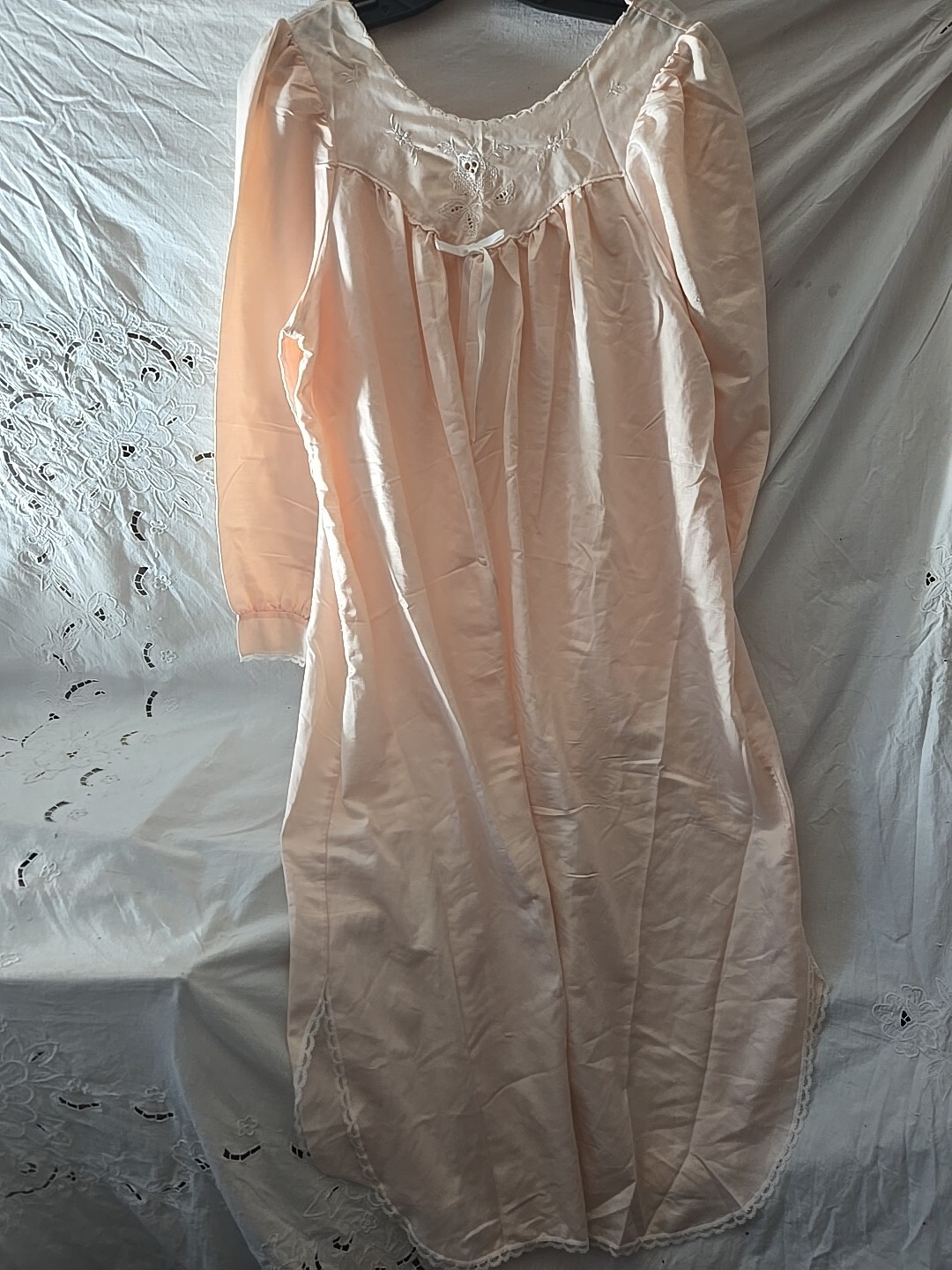 Vintage Berkliff Pink Women’s Satin Embroidered Nightgown Grannycore Large 38-40