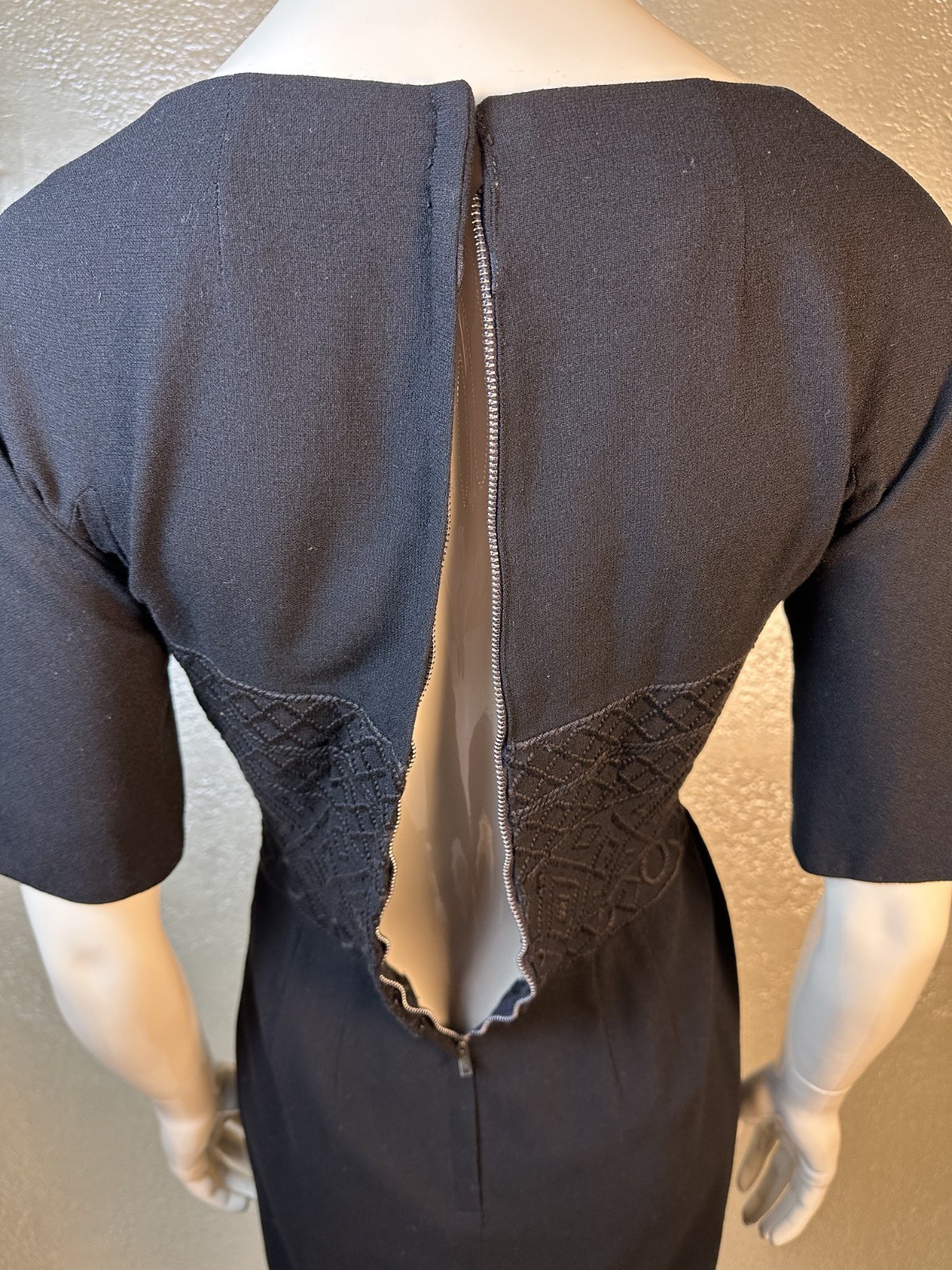 Vintage 1960’s Ladies CARLYE Black Embroidered Wool Short Sleeve Dress SM