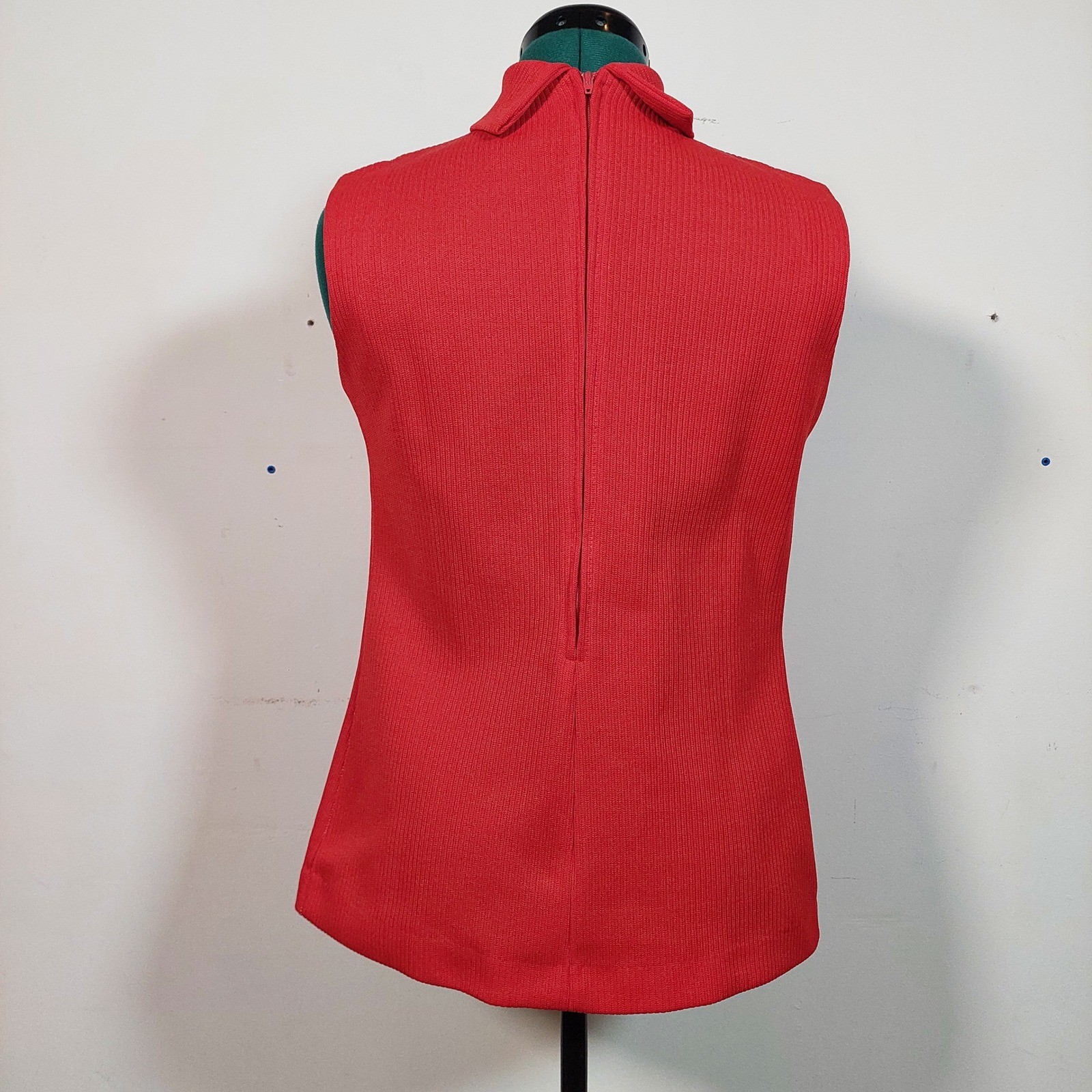 Vintage Red Ribbed Sleeveless Mod Top Back Zip