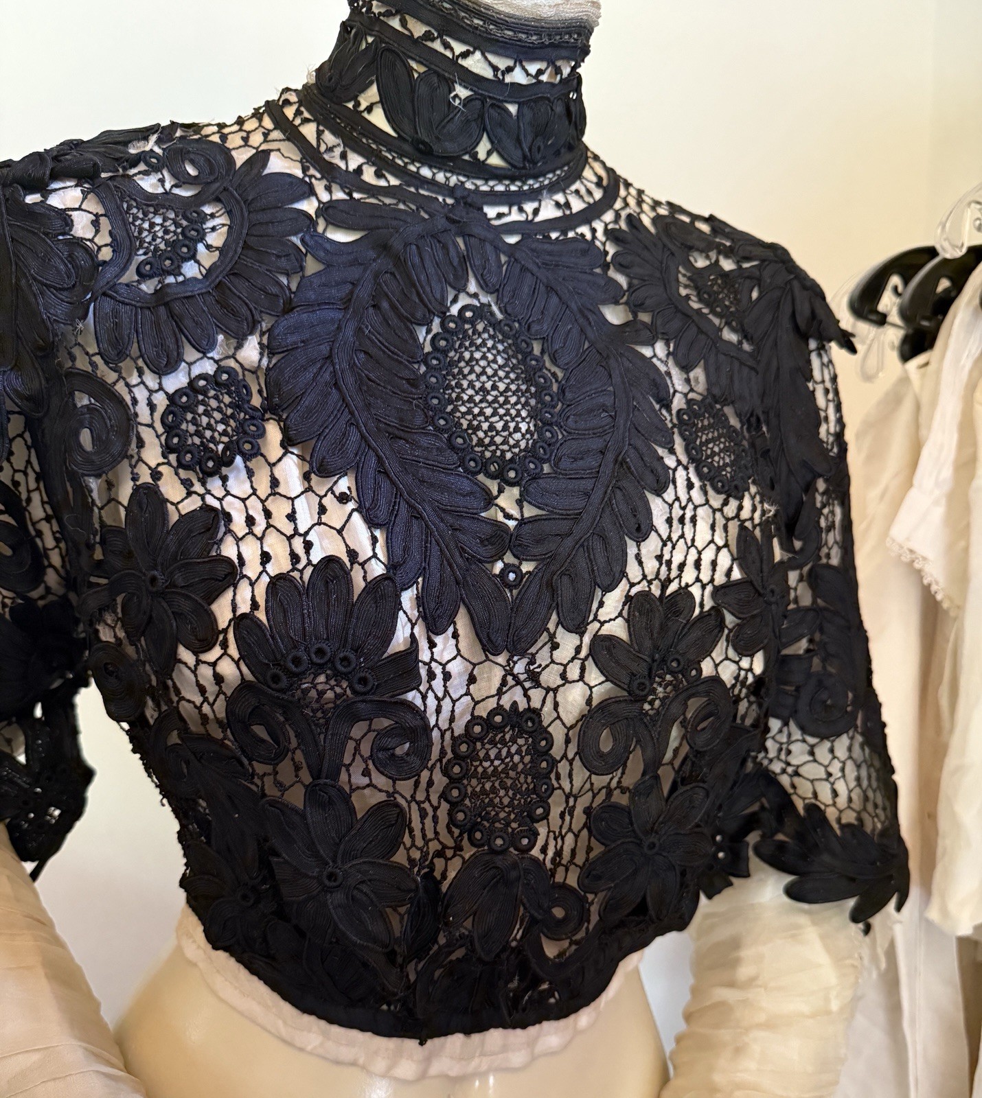 ANTIQUE BELLE EPOQUE GRAPHIC HAND TAPE LACE BODICE BEAUTIFUL DETAILS