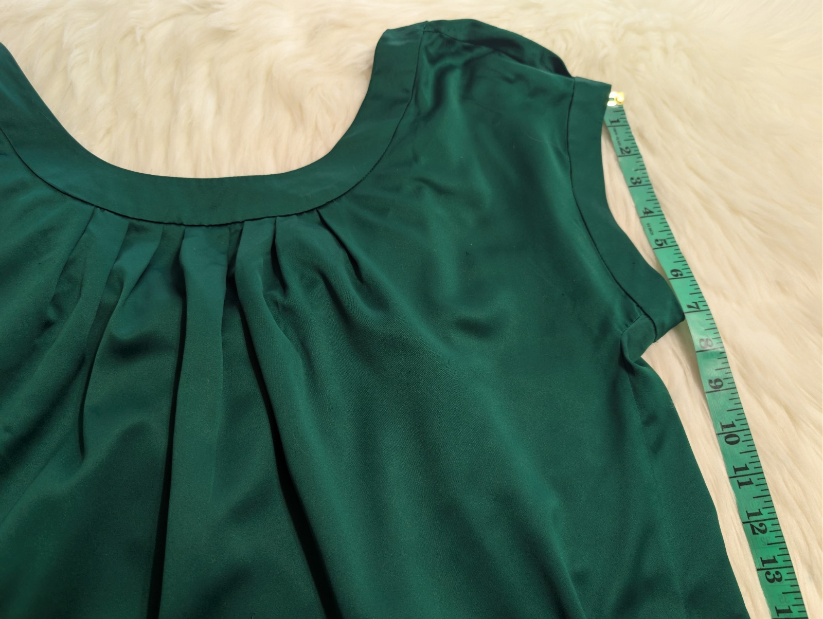 Banana Republic Top Blouse Shirt Large Emerald Green Satin Cap Sleeve Tie Bow