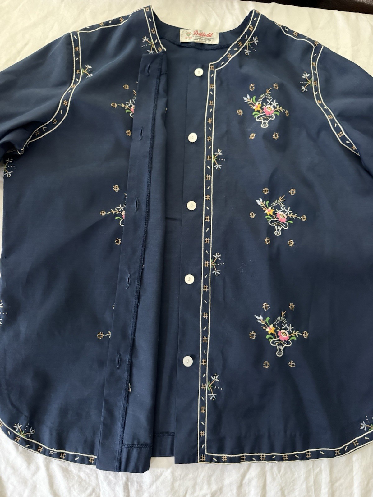 VINTAGE Hand Embroidered xL Daffodil Floral Blouse Navy, Long Sleeve