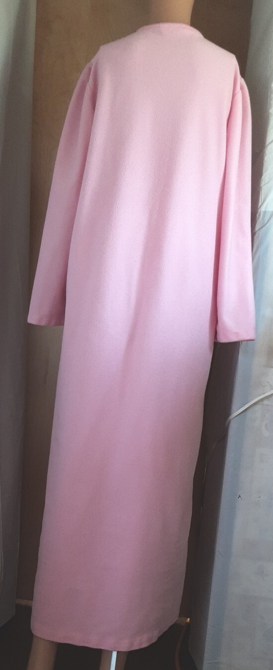 VTG Carriage Court Long Housecoat Pink Women’s Medium Single Pocket Robe
