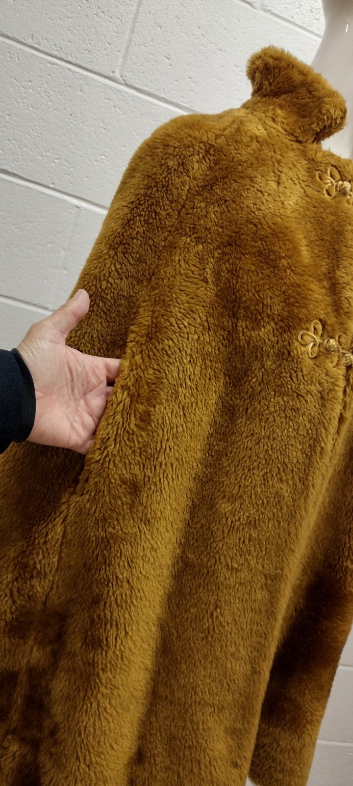 70s Faux Fur Cape Bohemian Look Mustard Bronze Color ASIAN FROG BUTTONS Size S