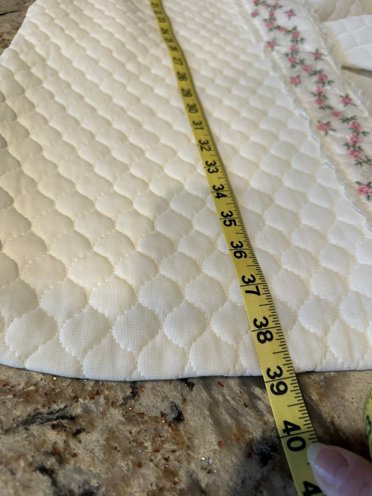 Vintage JC Penney Quilted Robe Lace Trim Floral Cottage Core Feminine White Sz M